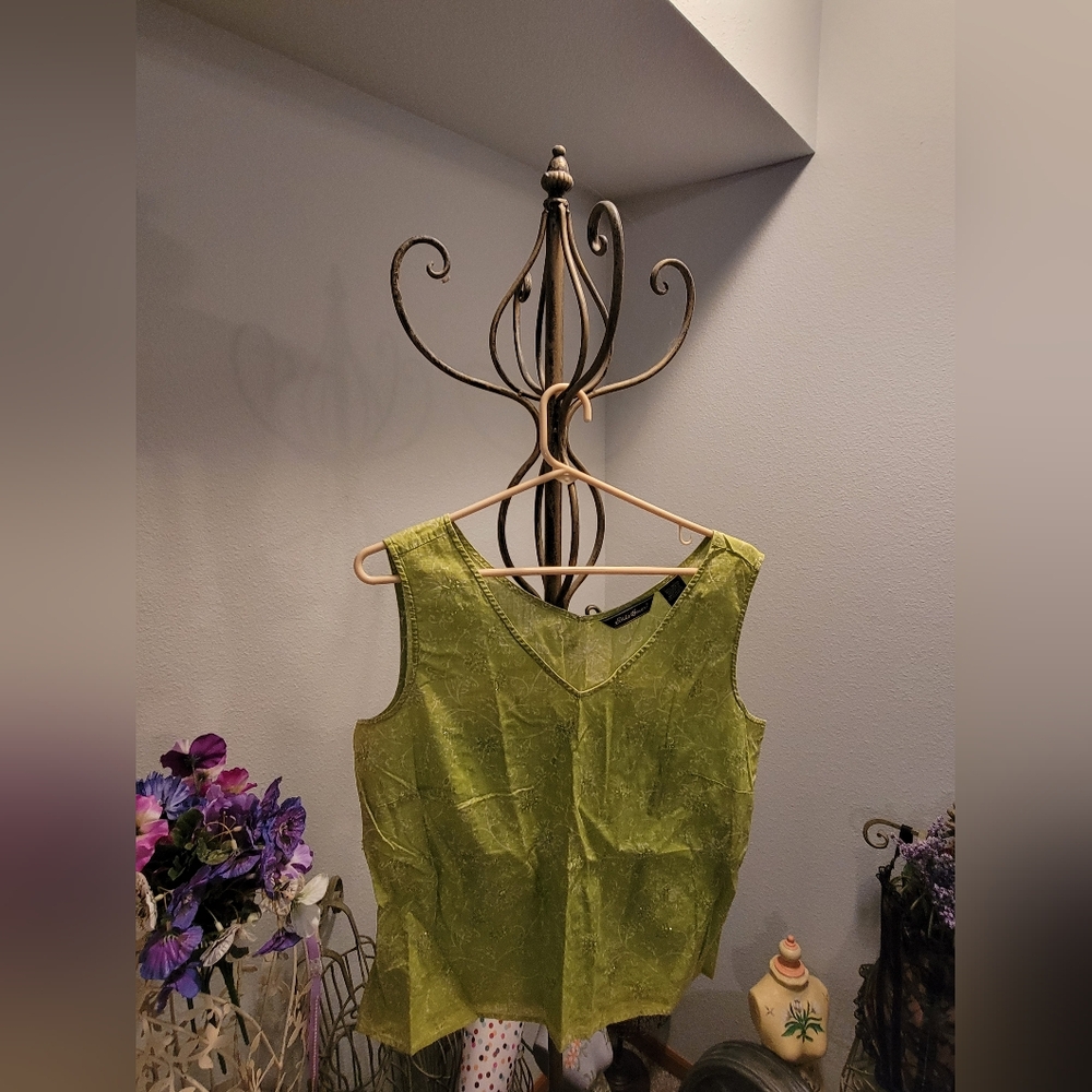 Eddie Bauer Green Sleeveless V-Neck Top